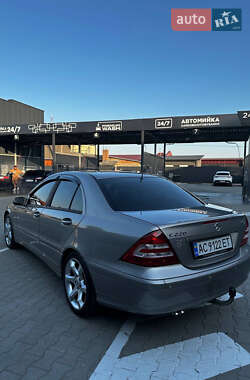 Седан Mercedes-Benz C-Class 2006 в 