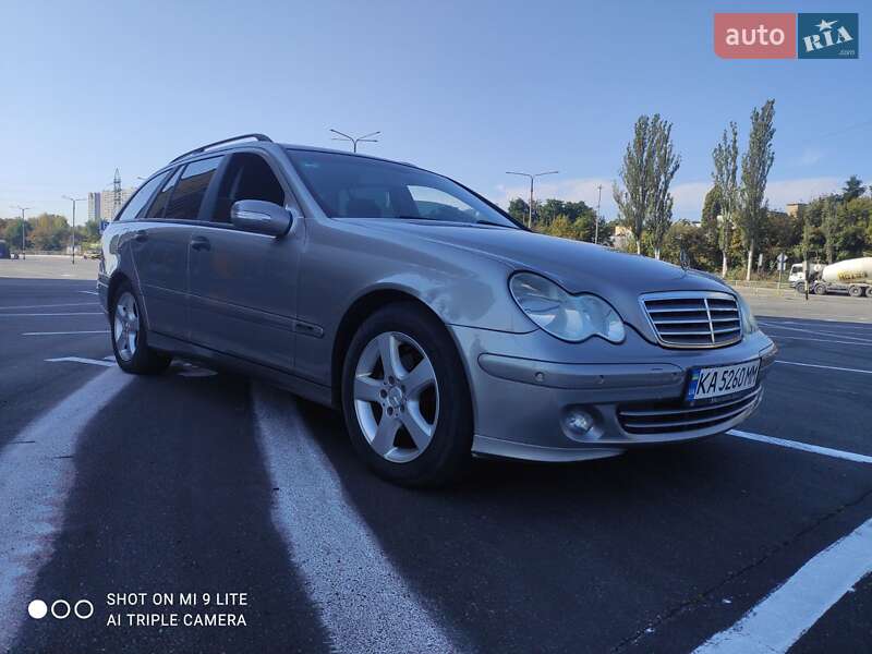 Универсал Mercedes-Benz C-Class 2004 в Киеве