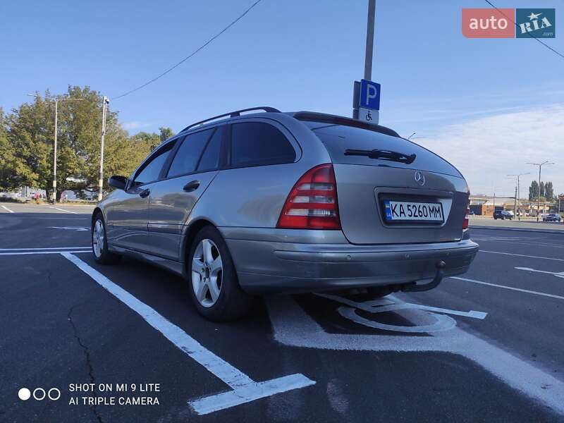Универсал Mercedes-Benz C-Class 2004 в Киеве