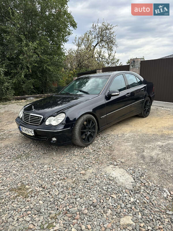 Mercedes-Benz C-Class 2005