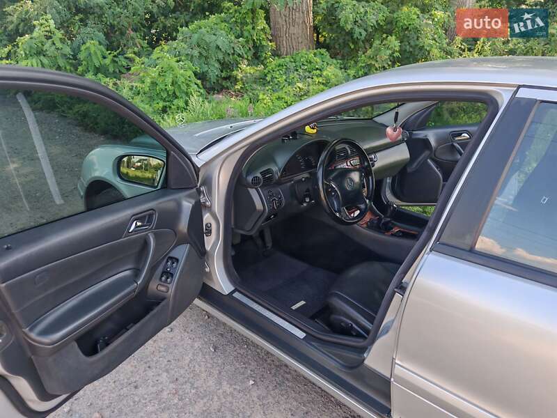 Седан Mercedes-Benz C-Class 2003 в Броварах