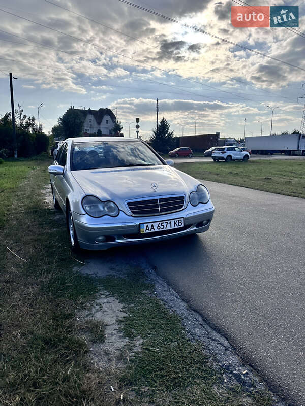 Седан Mercedes-Benz C-Class 2001 в Києві