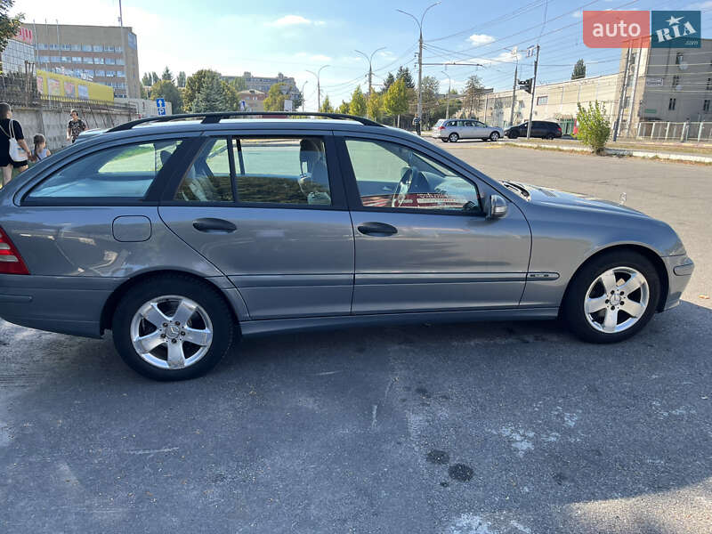 Универсал Mercedes-Benz C-Class 2004 в Виннице
