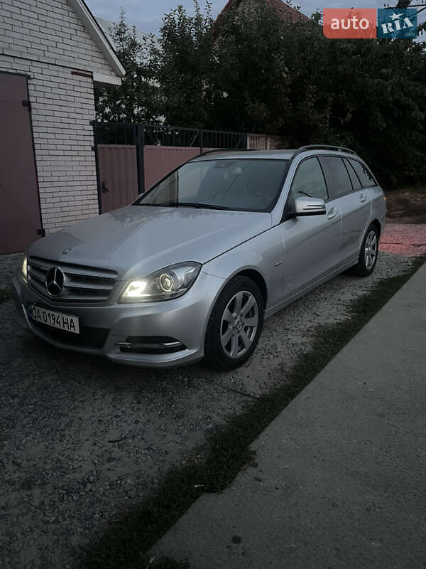 Універсал Mercedes-Benz C-Class 2011 в Чорнобаї