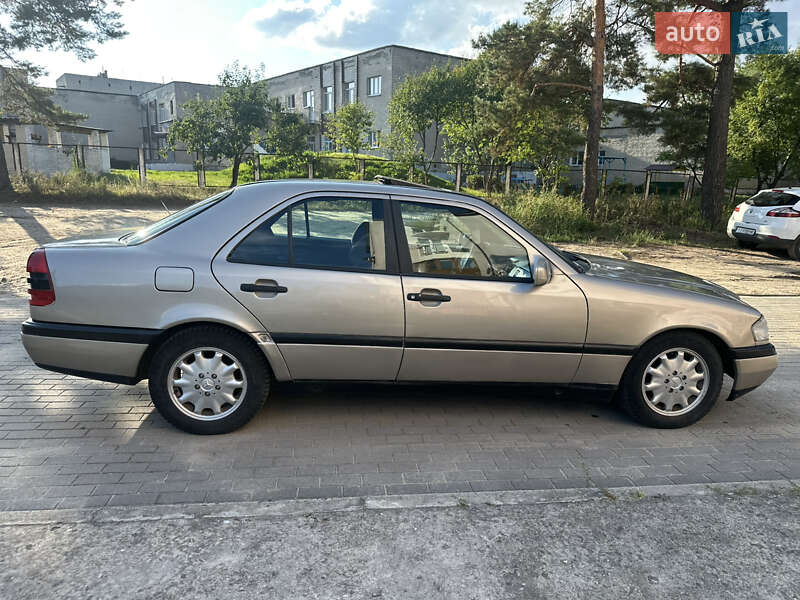 Седан Mercedes-Benz C-Class 1995 в Славуті