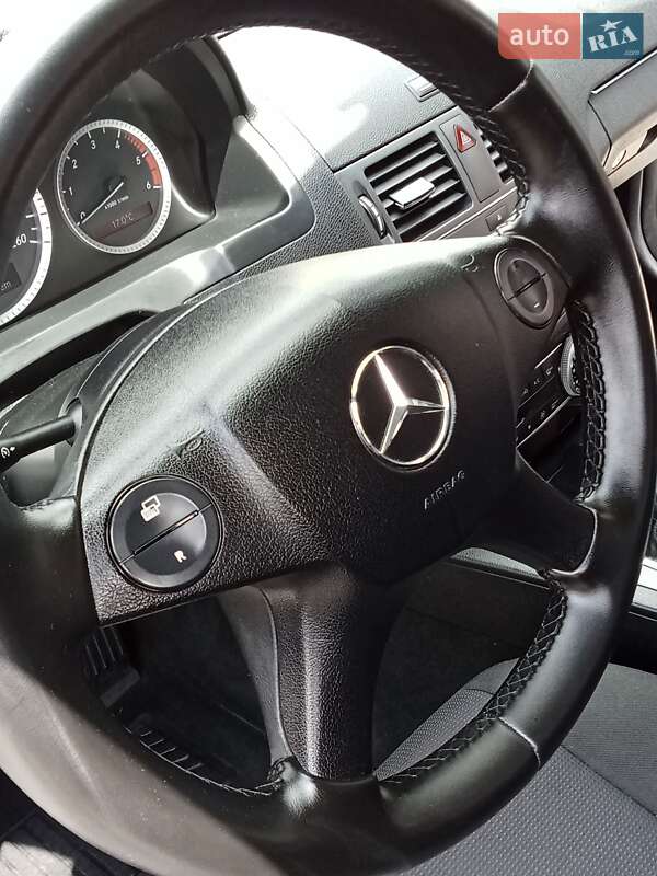Универсал Mercedes-Benz C-Class 2010 в Львове