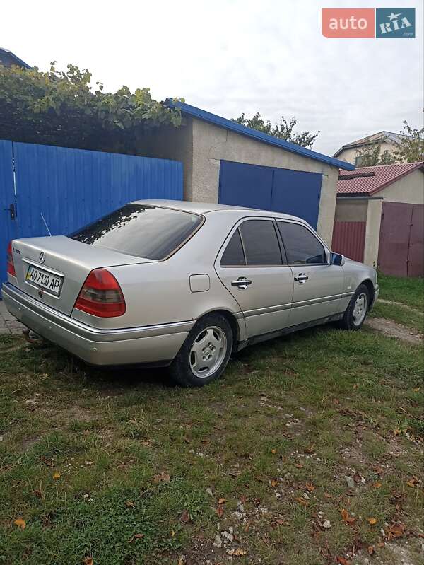 Седан Mercedes-Benz C-Class 1994 в Волочиске