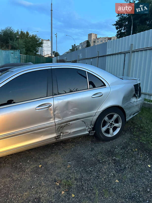Седан Mercedes-Benz C-Class 2004 в Киеве