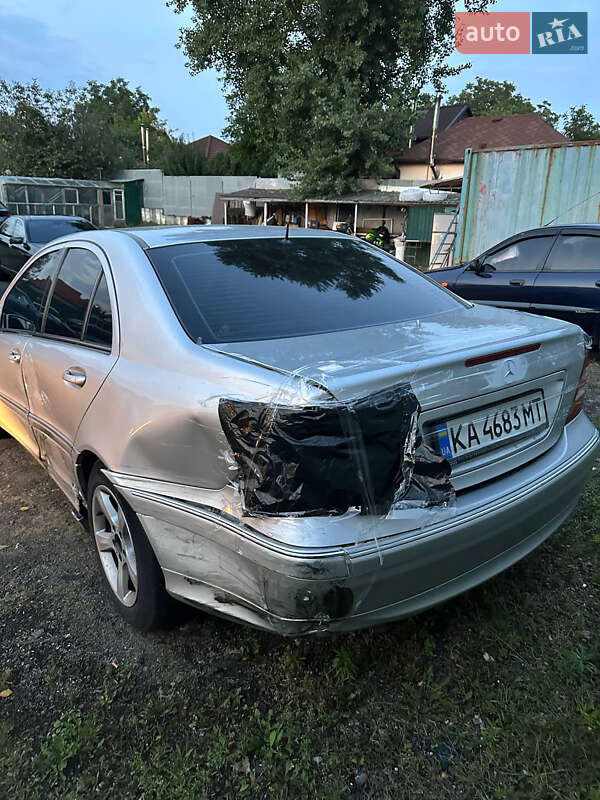 Седан Mercedes-Benz C-Class 2004 в Киеве