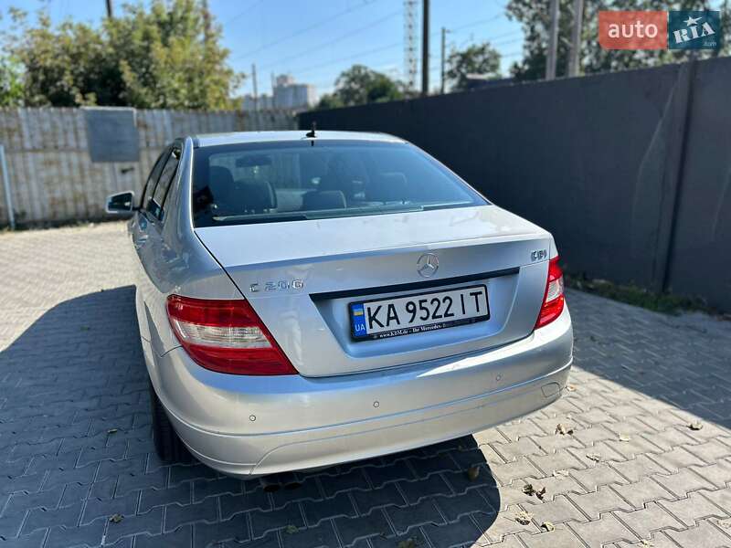 Седан Mercedes-Benz C-Class 2010 в Киеве