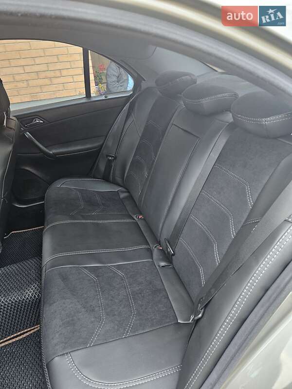 Седан Mercedes-Benz C-Class 2003 в Вараше
