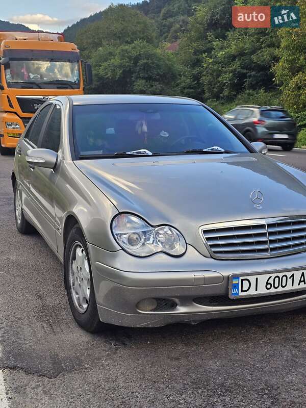 Седан Mercedes-Benz C-Class 2003 в Вараше