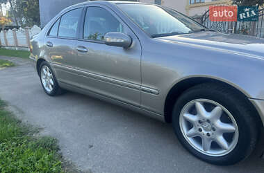 Седан Mercedes-Benz C-Class 2003 в  фото 11 Седан Mercedes-Benz C-Class 2003 в