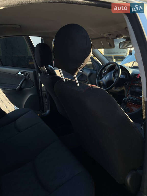 Седан Mercedes-Benz C-Class 2002 в Рава-Русской