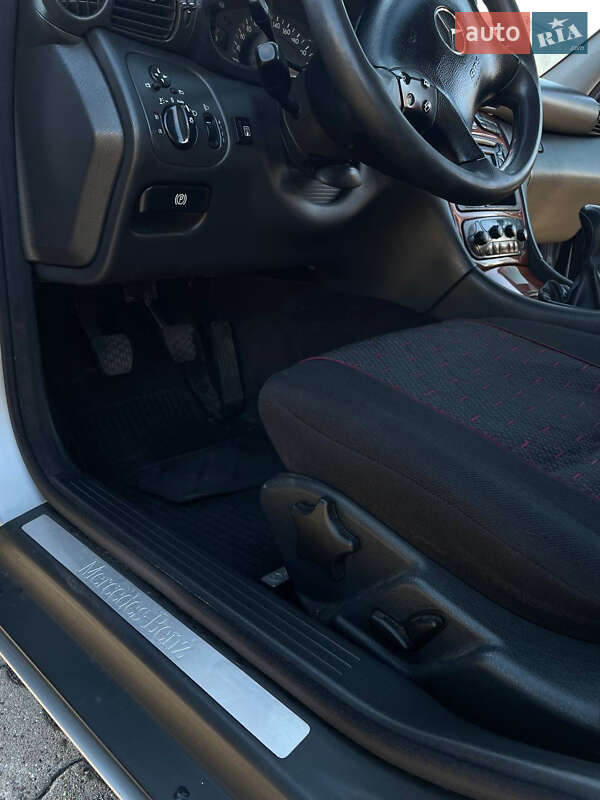 Седан Mercedes-Benz C-Class 2002 в Рава-Русской