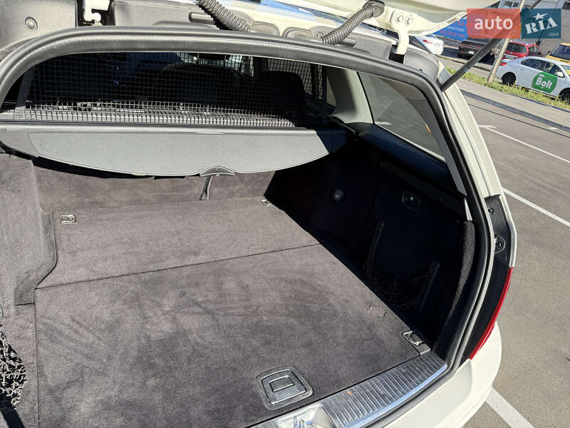 Універсал Mercedes-Benz C-Class 2010 в Києві