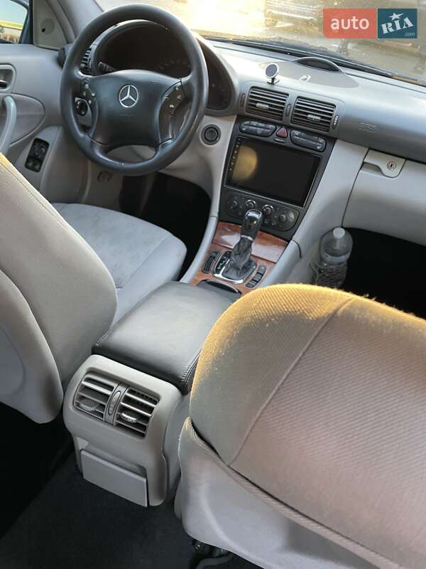 Универсал Mercedes-Benz C-Class 2001 в Житомире
