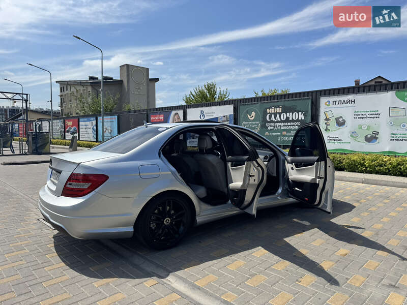 Седан Mercedes-Benz C-Class 2012 в Виннице