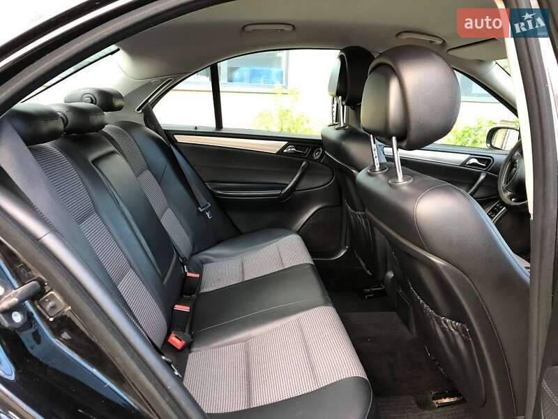 Седан Mercedes-Benz C-Class 2006 в Черновцах