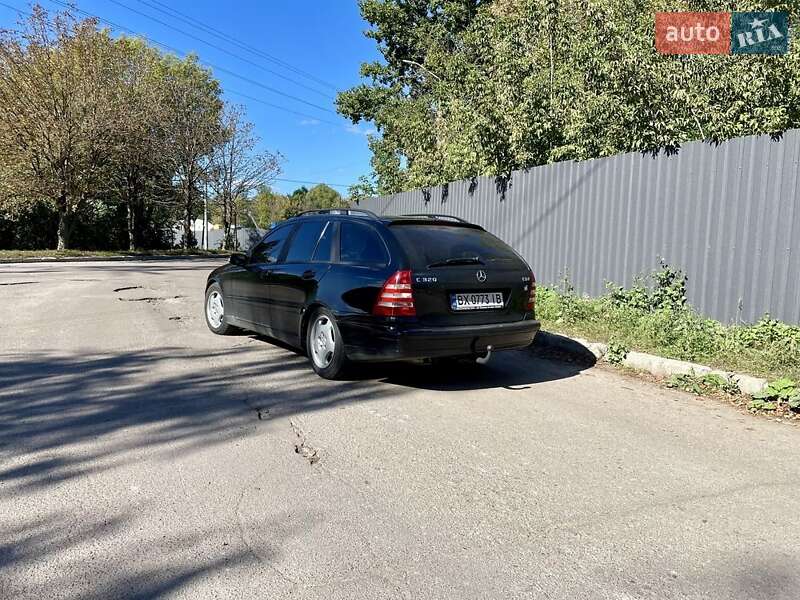 Універсал Mercedes-Benz C-Class 2004 в Житомирі