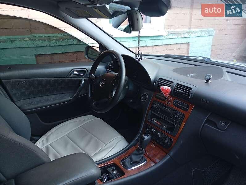 Седан Mercedes-Benz C-Class 2001 в Харькове