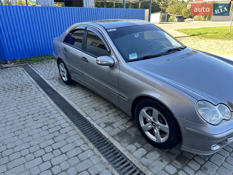Седан Mercedes-Benz C-Class 2004 в Ивано-Франковске