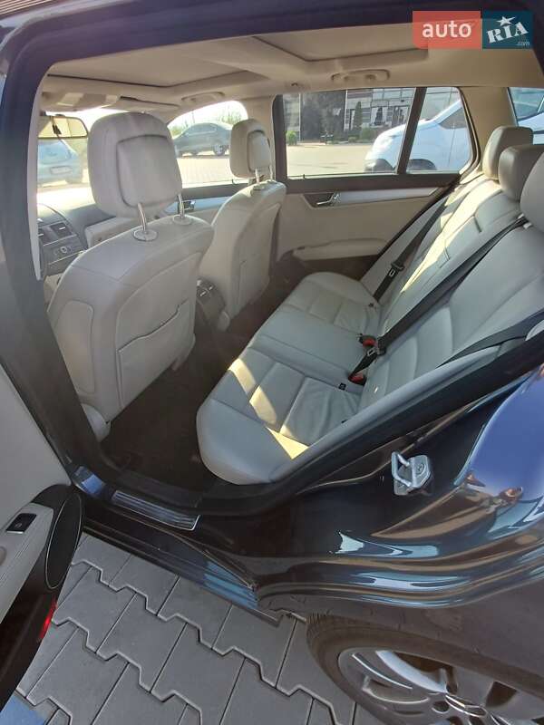 Универсал Mercedes-Benz C-Class 2012 в Черновцах