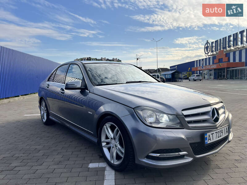 Седан Mercedes-Benz C-Class 2011 в Ивано-Франковске