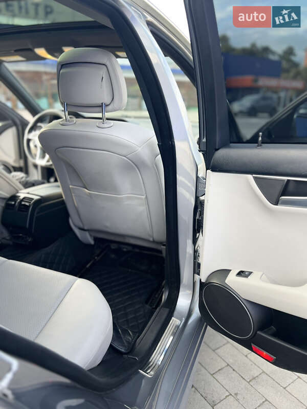 Седан Mercedes-Benz C-Class 2011 в Ивано-Франковске
