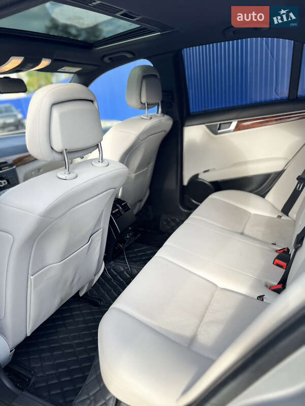Седан Mercedes-Benz C-Class 2011 в Ивано-Франковске