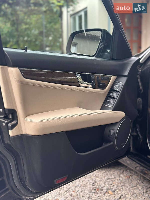 Седан Mercedes-Benz C-Class 2007 в Белках