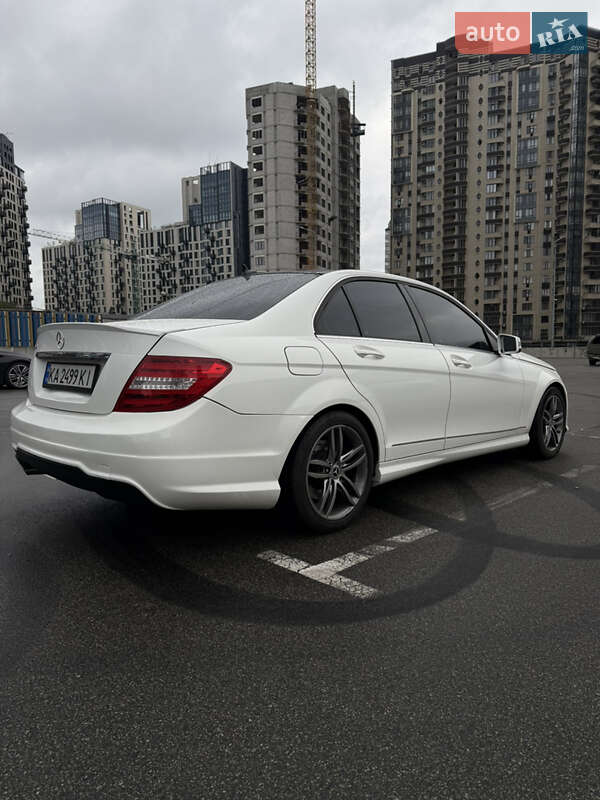 Седан Mercedes-Benz C-Class 2013 в Киеве