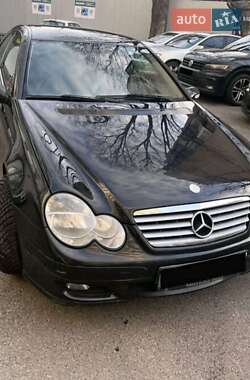 Купе Mercedes-Benz C-Class 2004 в 