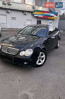 Купе Mercedes-Benz C-Class 2004 в 