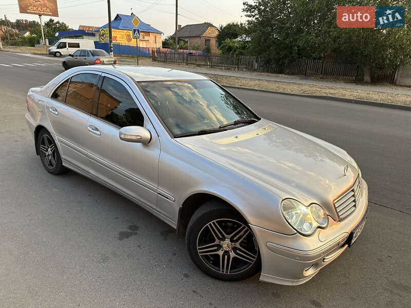 Седан Mercedes-Benz C-Class 2004 в Запоріжжі