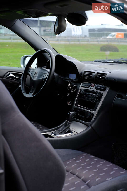 Купе Mercedes-Benz C-Class 2003 в Киеве