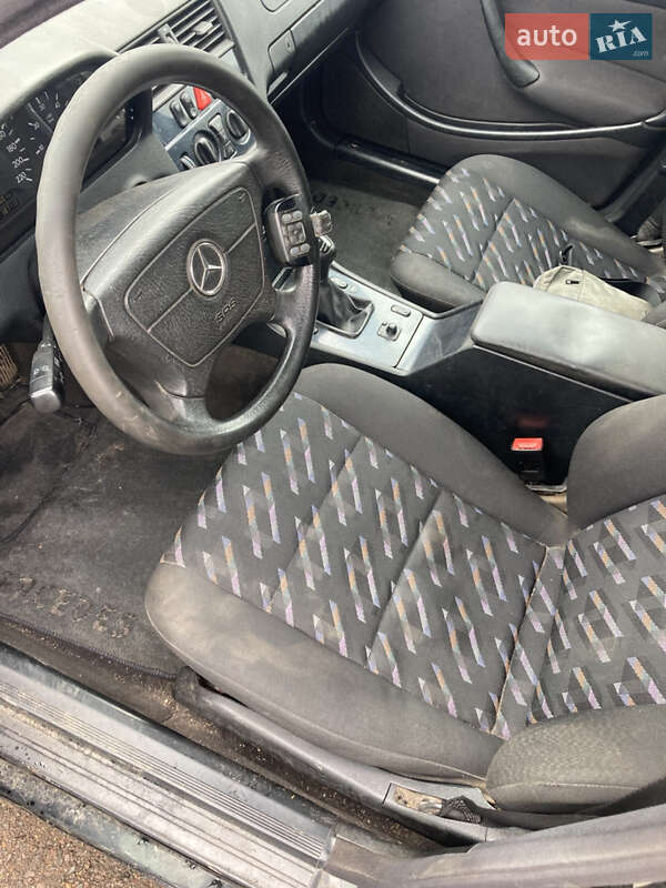 Універсал Mercedes-Benz C-Class 2000 в Бориславі