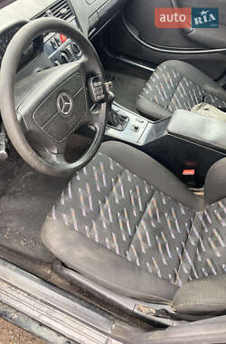 Універсал Mercedes-Benz C-Class 2000 в 