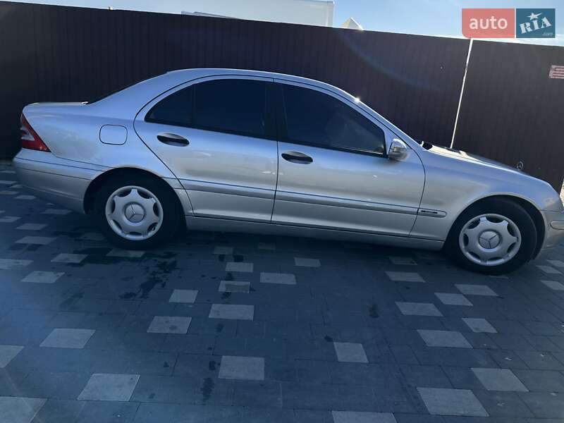 Седан Mercedes-Benz C-Class 2002 в Бучачі