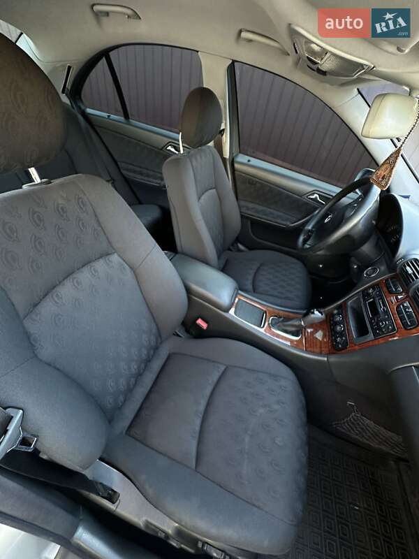 Седан Mercedes-Benz C-Class 2002 в Бучачі