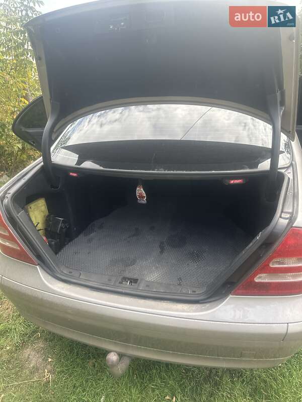 Седан Mercedes-Benz C-Class 2003 в Запоріжжі