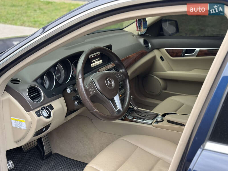 Седан Mercedes-Benz C-Class 2012 в Чернигове
