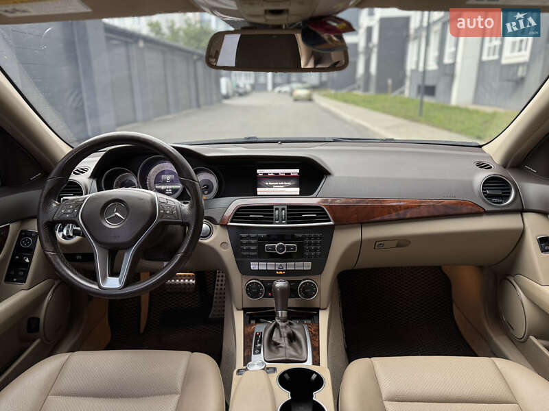 Седан Mercedes-Benz C-Class 2012 в Чернигове