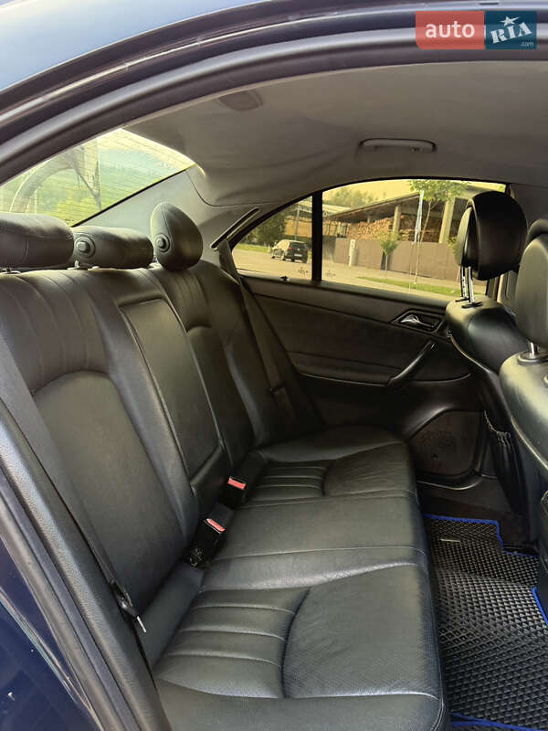 Седан Mercedes-Benz C-Class 2000 в Сваляві