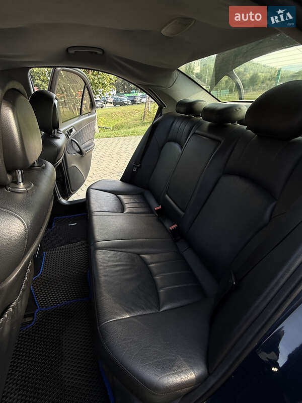 Седан Mercedes-Benz C-Class 2000 в Сваляві