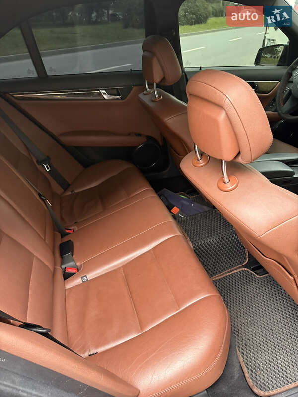 Седан Mercedes-Benz C-Class 2010 в Тернополе