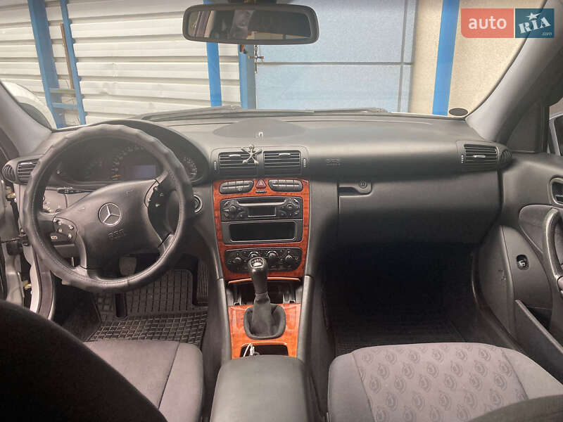 Універсал Mercedes-Benz C-Class 2003 в Києві фото 2 Універсал Mercedes-Benz C-Class 2003 в Києві