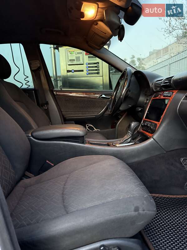 Седан Mercedes-Benz C-Class 2001 в Миколаєві фото 27 Седан Mercedes-Benz C-Class 2001 в Миколаєві