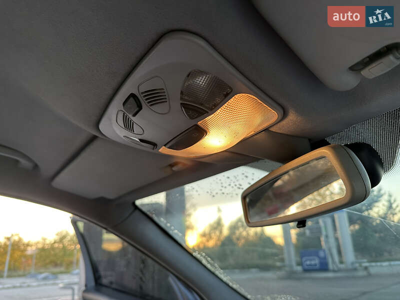 Седан Mercedes-Benz C-Class 2001 в Жовкве