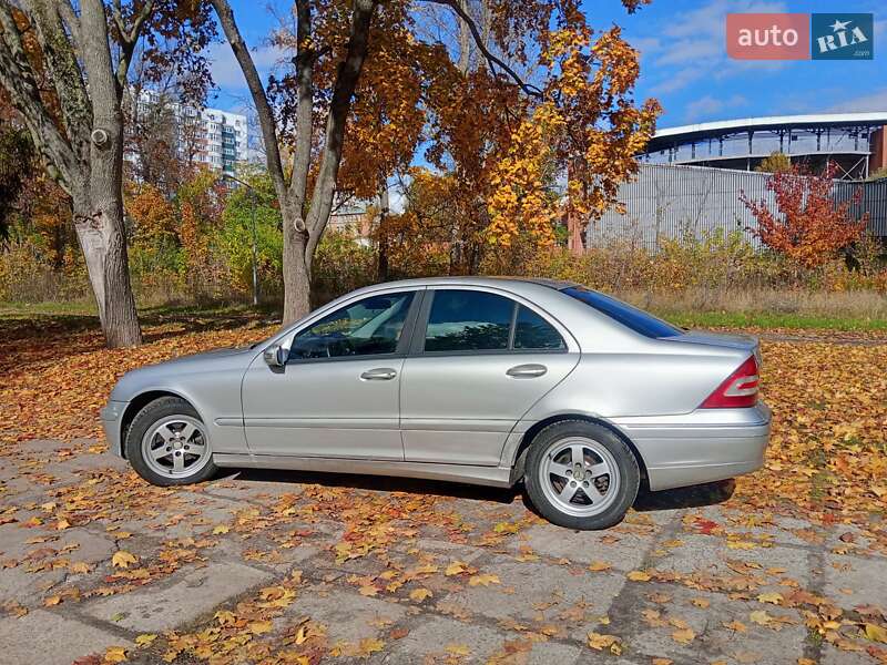 Седан Mercedes-Benz C-Class 2004 в Сумах